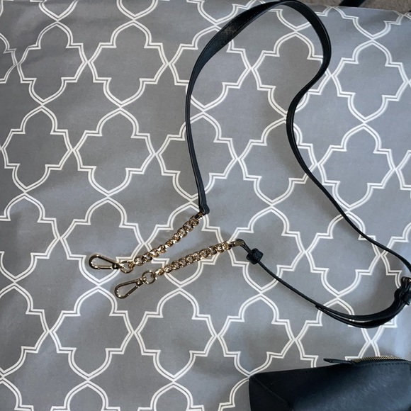 This is a once used Micheal Kors bag that I do not use and would love to sell - Picture 5 of 8